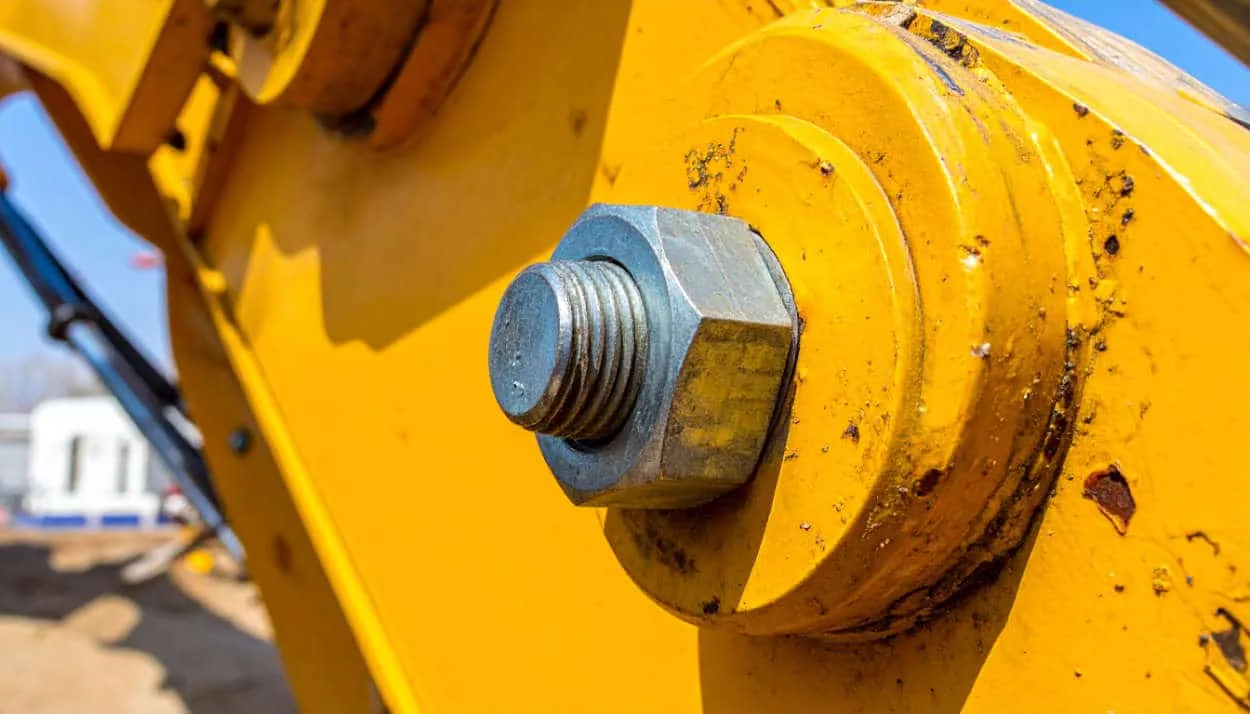 Sourcing Large Diameter Bolts for Heavy Equipment Repair